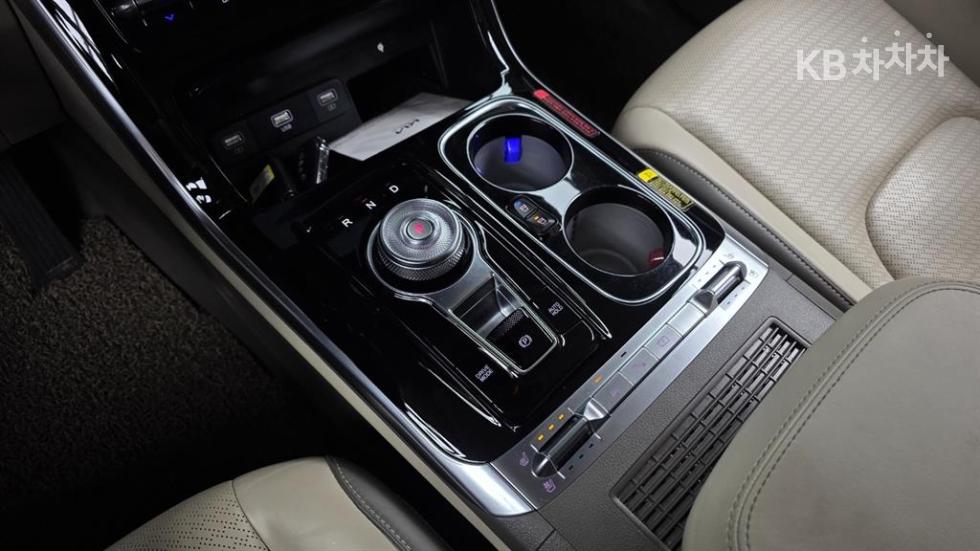 Kia Carnival — miniaturë 11