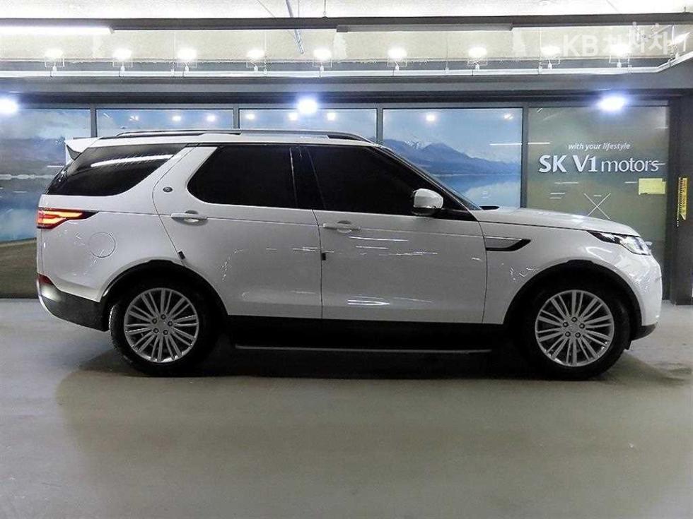 2019 Land Rover 5 photo