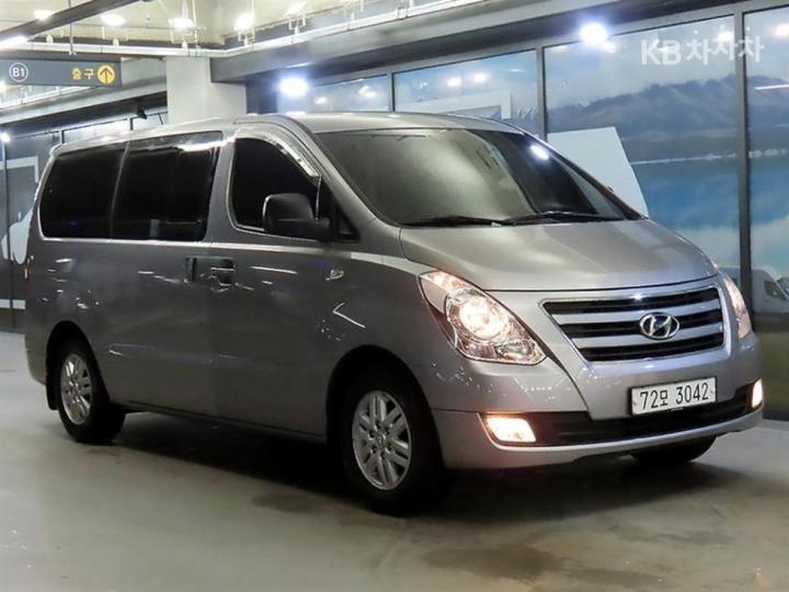 Hyundai Starex 11인승 왜건 CVX — foto 1