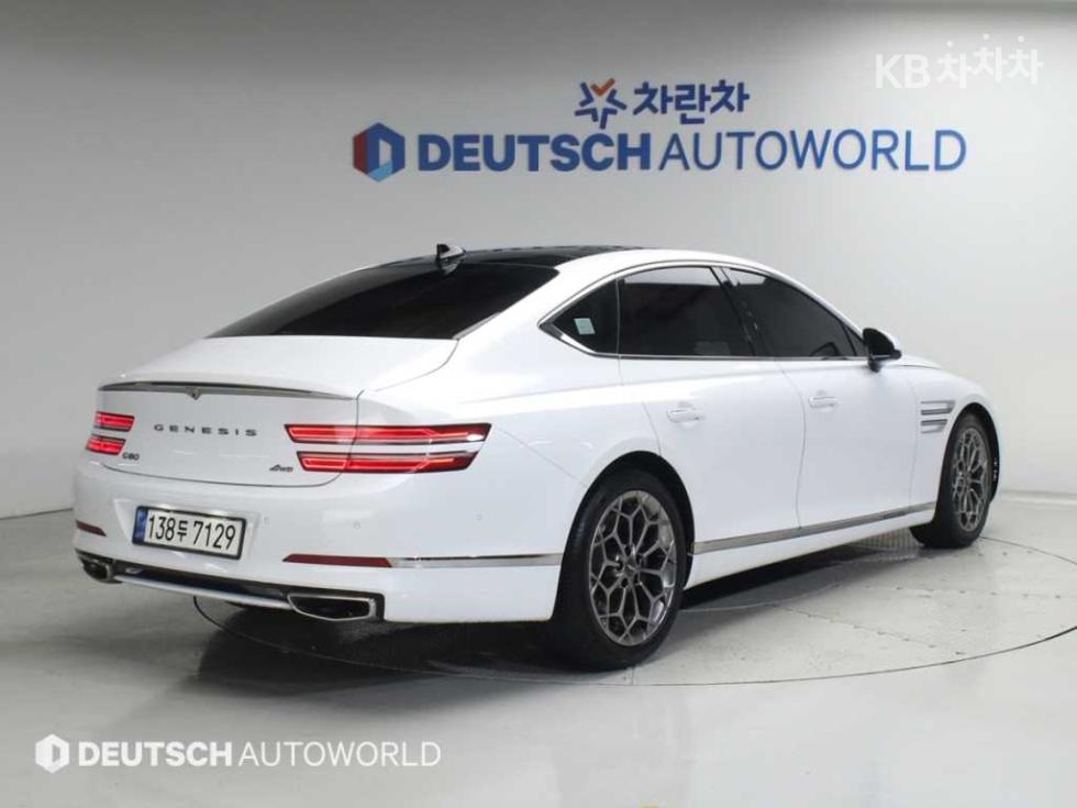 Genesis G80 — miniaturë 2