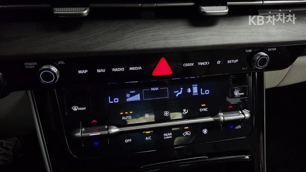 Kia Carnival — miniaturë 9