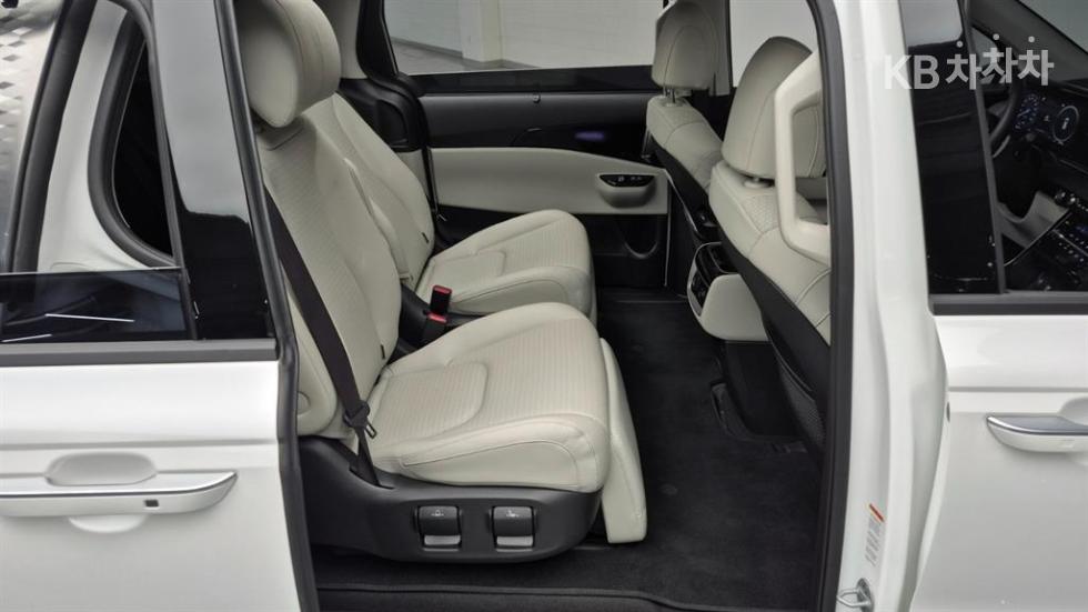 Kia Carnival — miniaturë 15