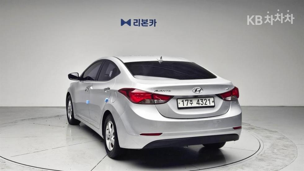 Hyundai Avante — miniaturë 3