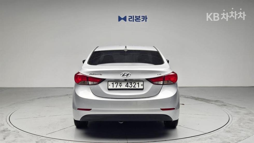 Hyundai Avante — miniaturë 4