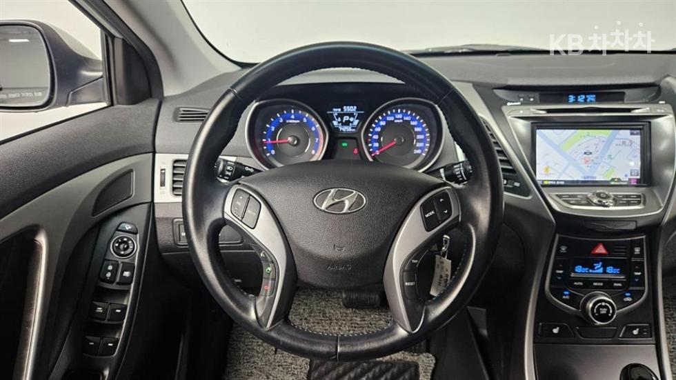 Hyundai Avante — miniaturë 8