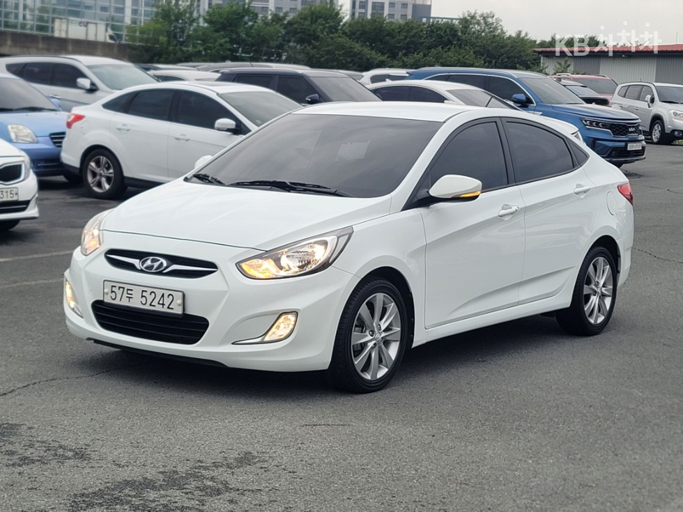 Hyundai Accent — miniaturë 2