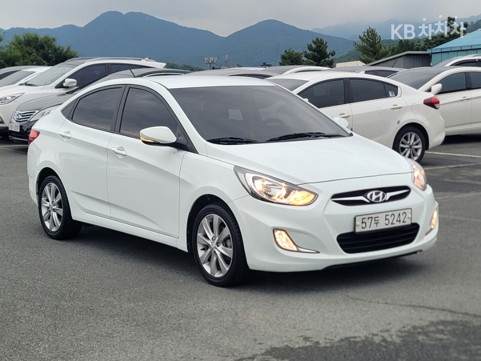 Hyundai Accent — miniaturë 3