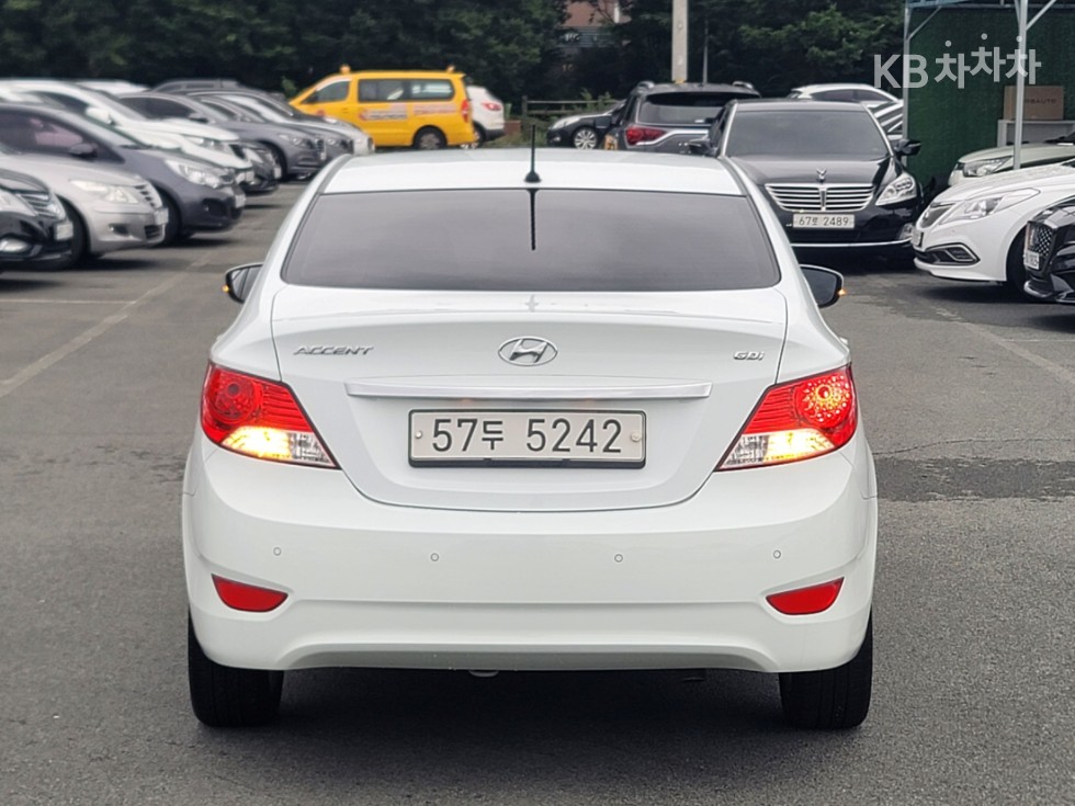 Hyundai Accent — miniaturë 4