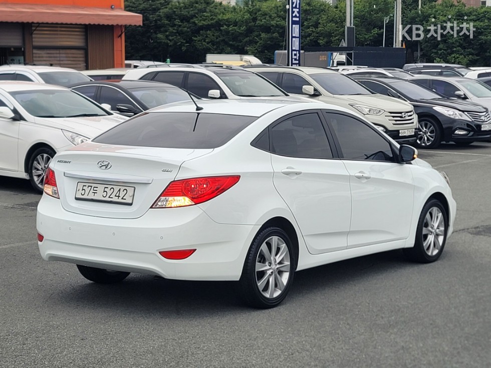 Hyundai Accent — miniaturë 5