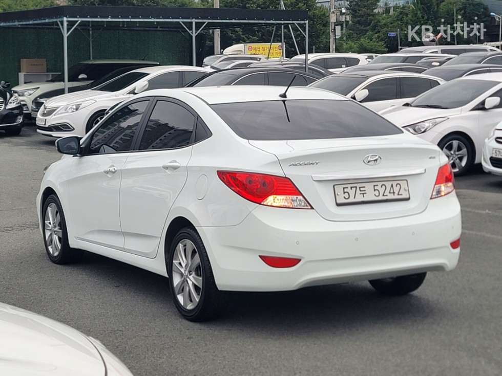 Hyundai Accent — miniaturë 6