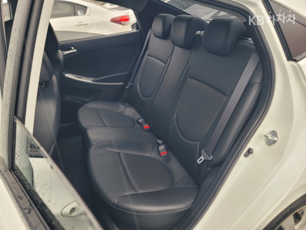 Hyundai Accent — miniaturë 12