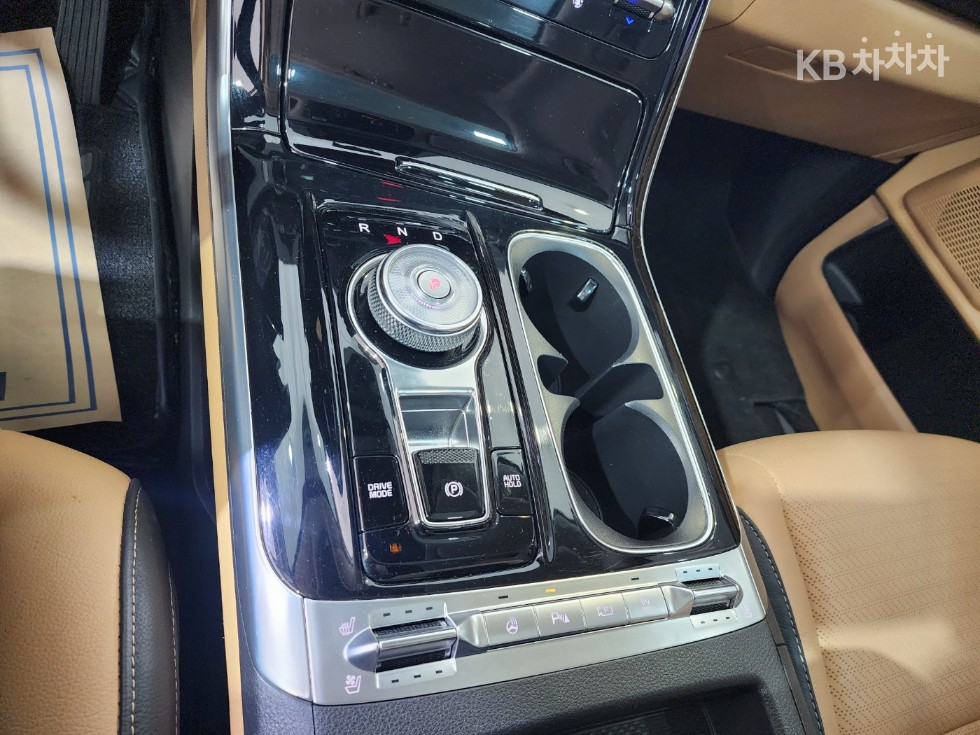 Kia Carnival — miniaturë 10