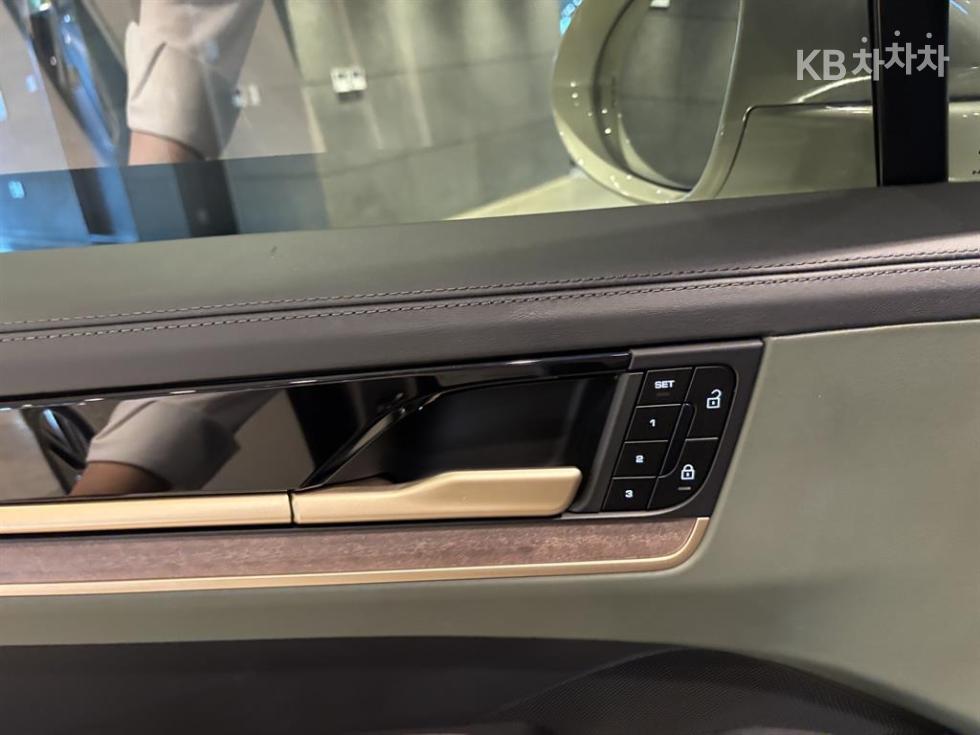 Porsche Cayenne — miniaturë 10