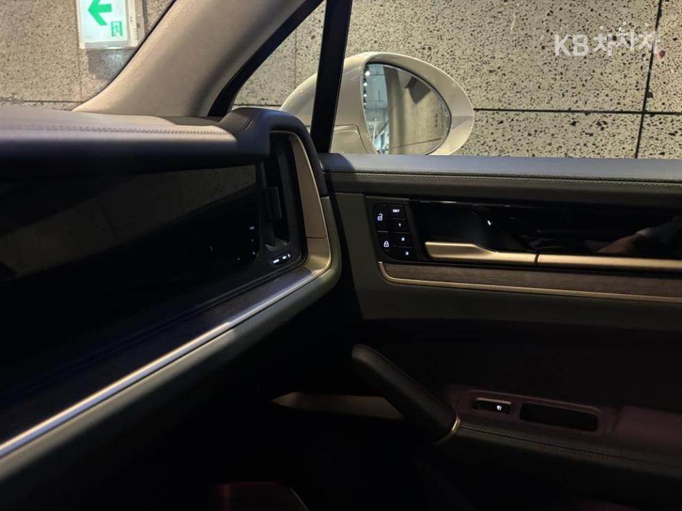 Porsche Cayenne — miniaturë 17