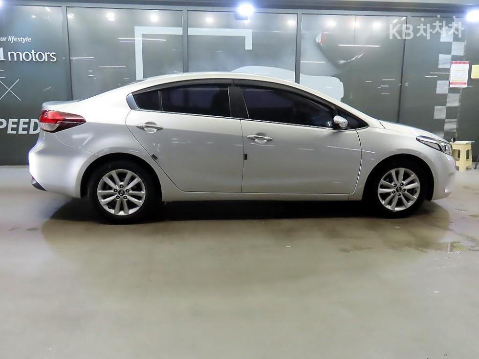 Kia K3 — miniaturë 3
