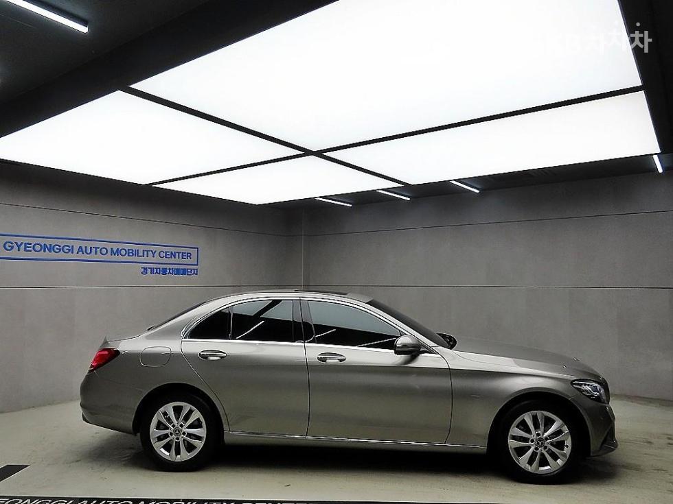 2020 Mercedes-Benz C photo
