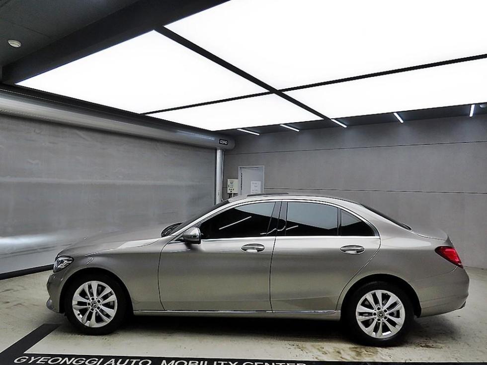 2020 Mercedes-Benz C photo