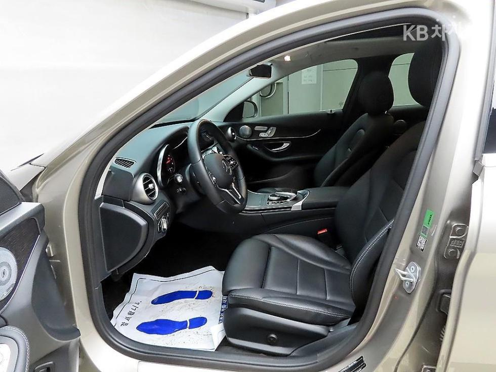 2020 Mercedes-Benz C photo
