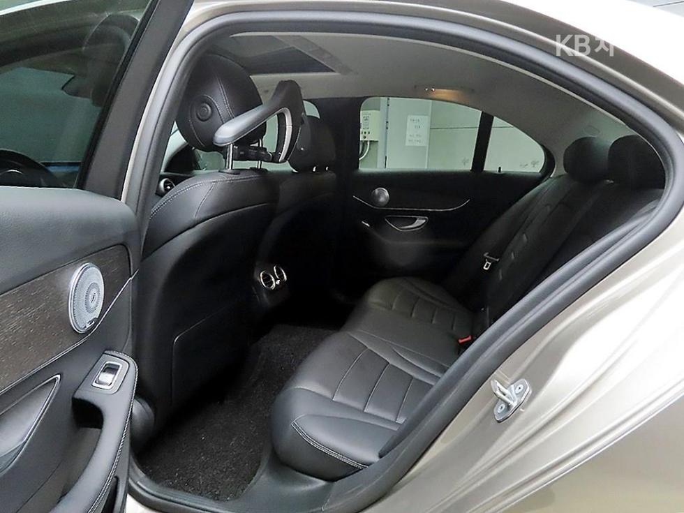 2020 Mercedes-Benz C photo