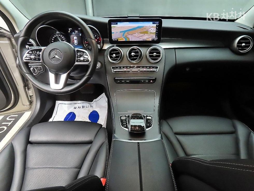 2020 Mercedes-Benz C photo
