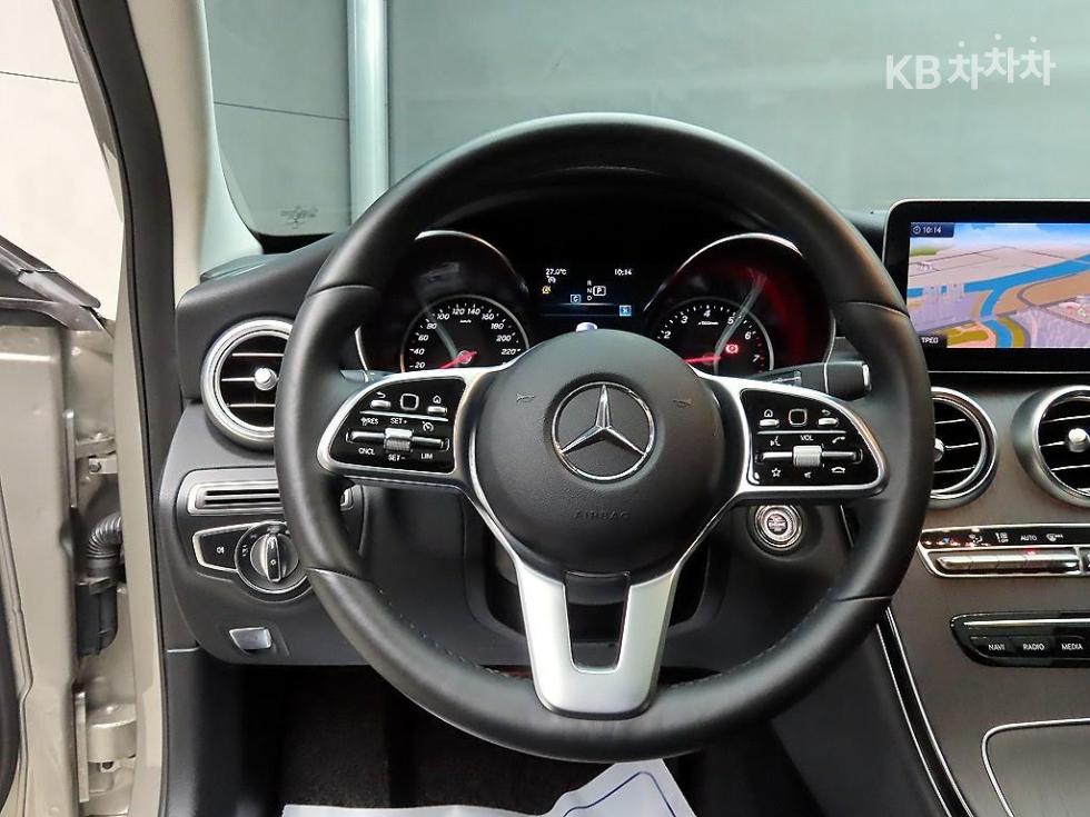 2020 Mercedes-Benz C photo