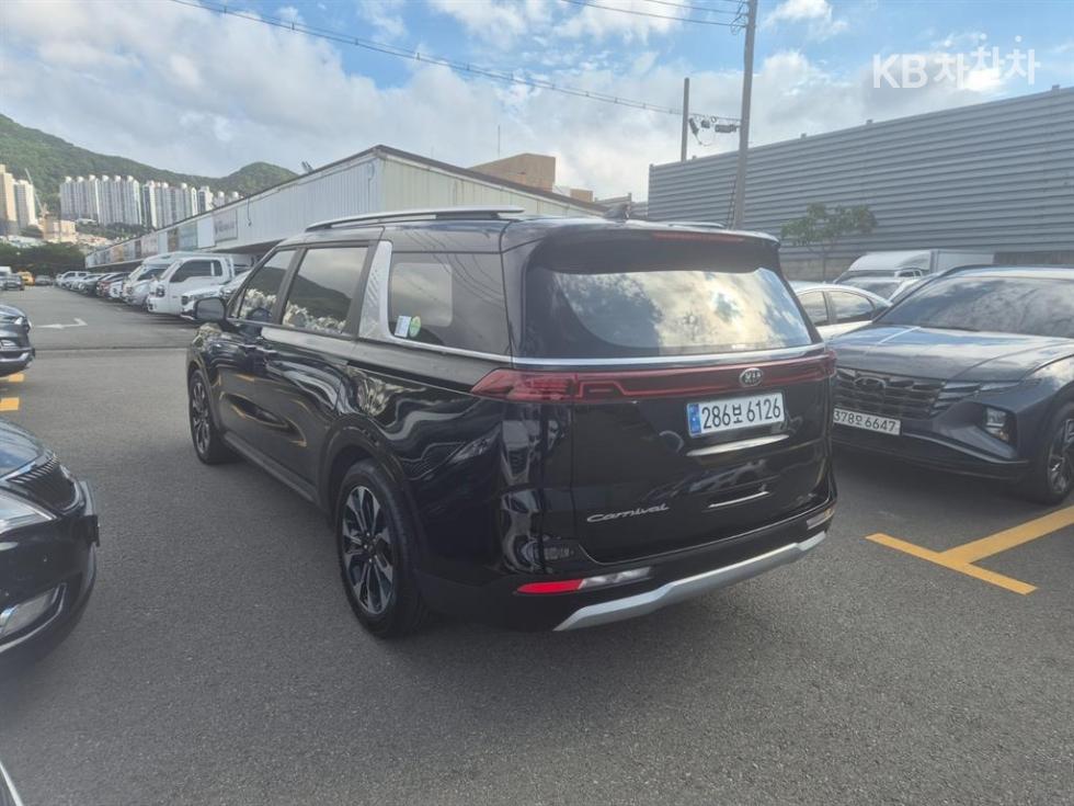 Kia Carnival — miniaturë 3