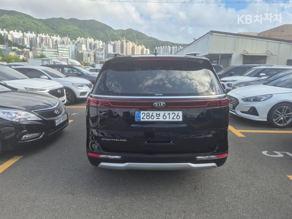 Kia Carnival — miniaturë 4