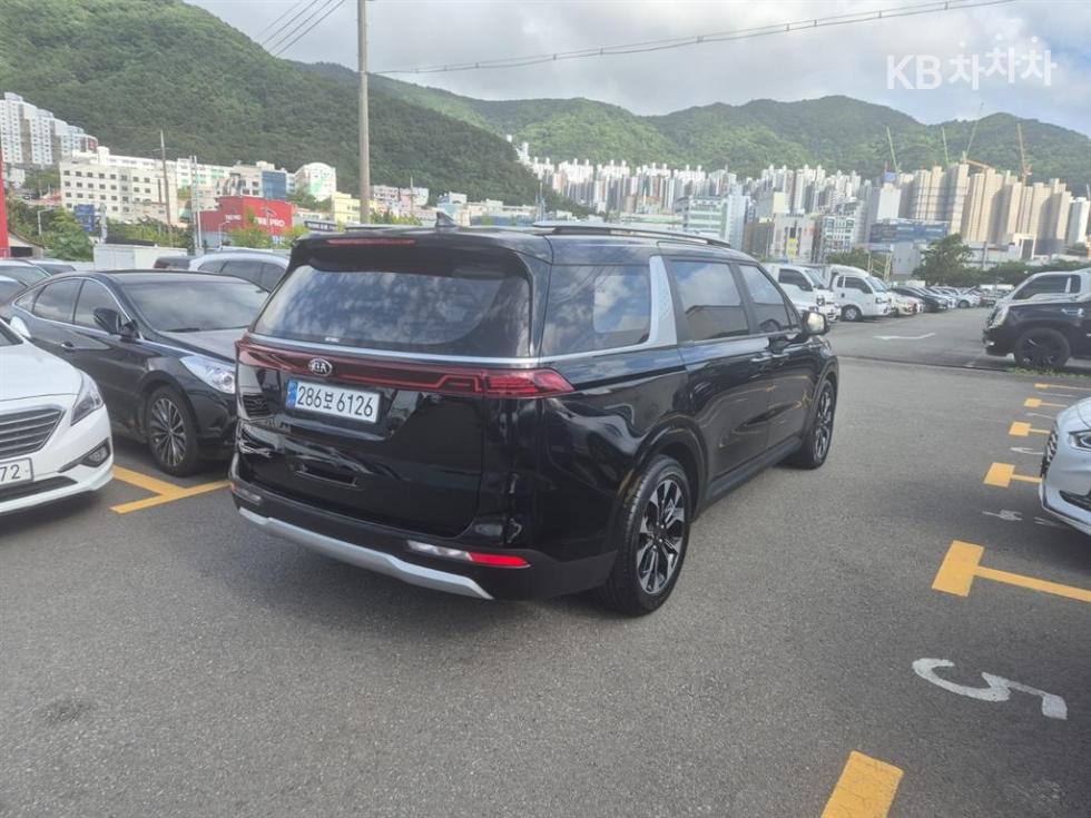 Kia Carnival — miniaturë 5