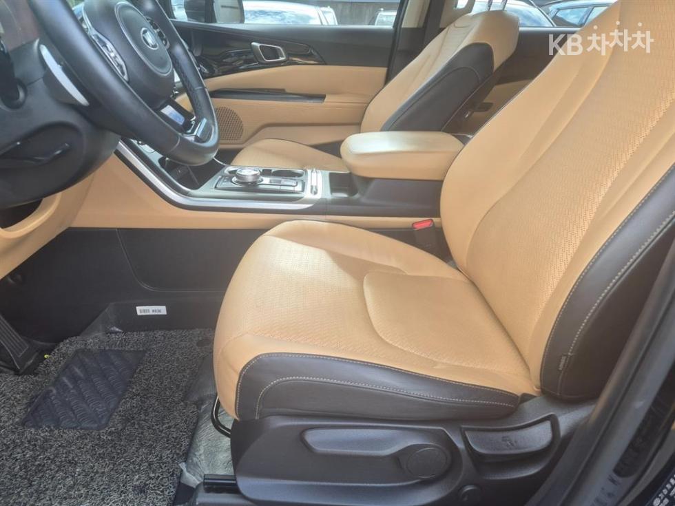 Kia Carnival — miniaturë 7