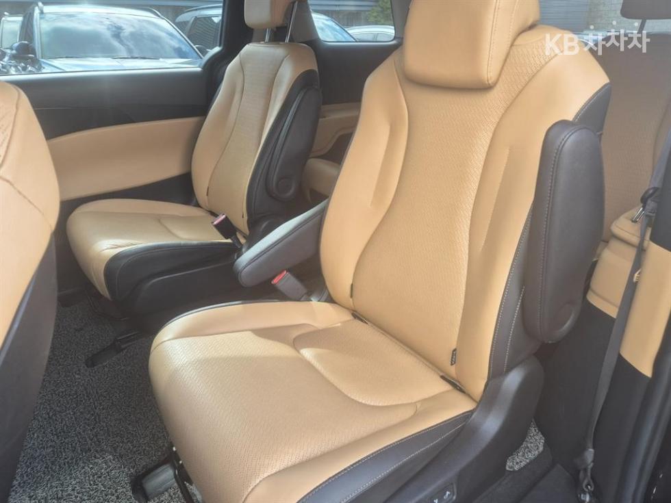 Kia Carnival — miniaturë 8