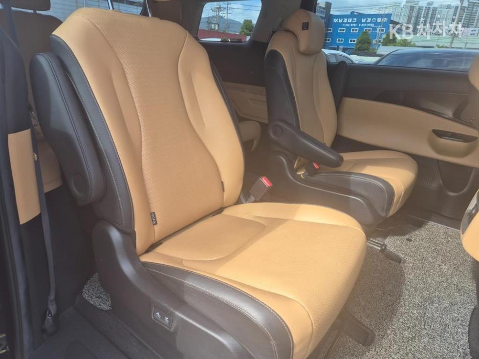 Kia Carnival — miniaturë 10