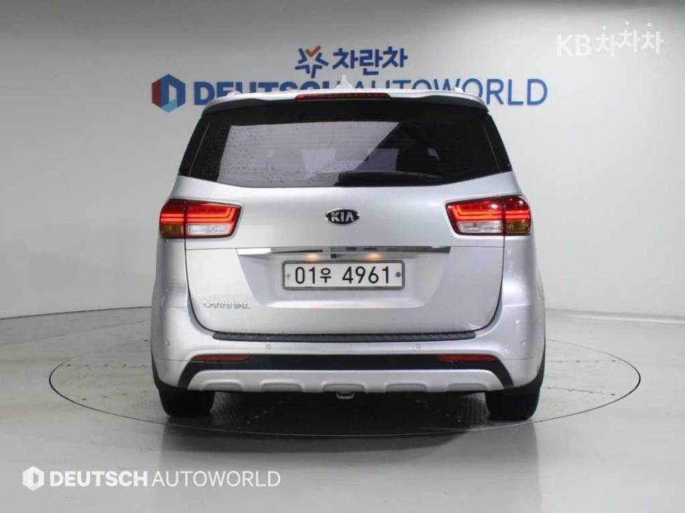 Kia Carnival — miniaturë 4