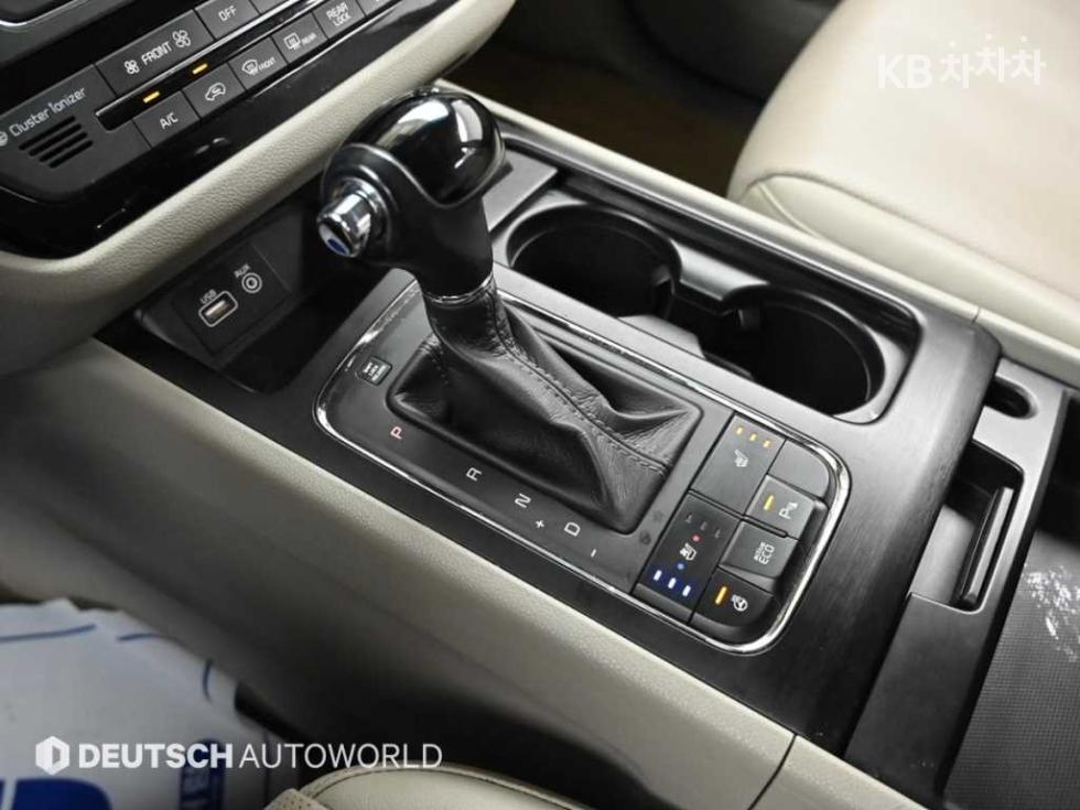 Kia Carnival — miniaturë 9