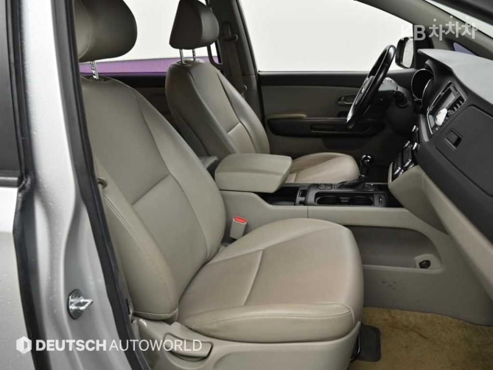 Kia Carnival — miniaturë 10