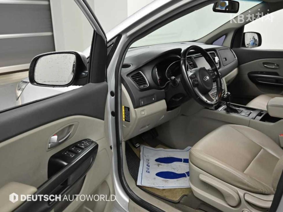 Kia Carnival — miniaturë 11