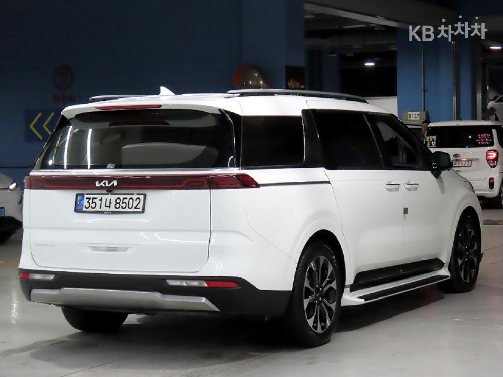 Kia Carnival — miniaturë 4