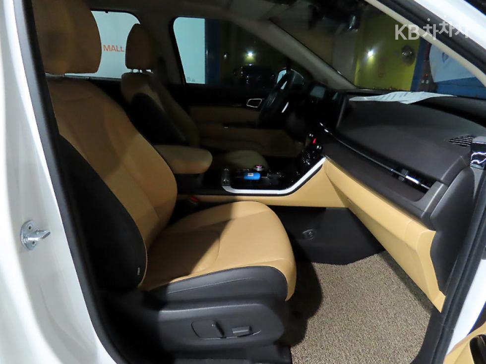 Kia Carnival — miniaturë 7