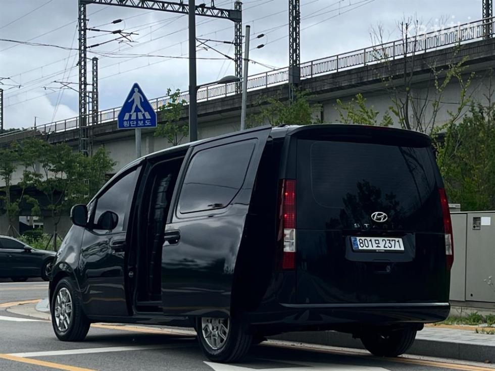 Hyundai Staria — miniaturë 18