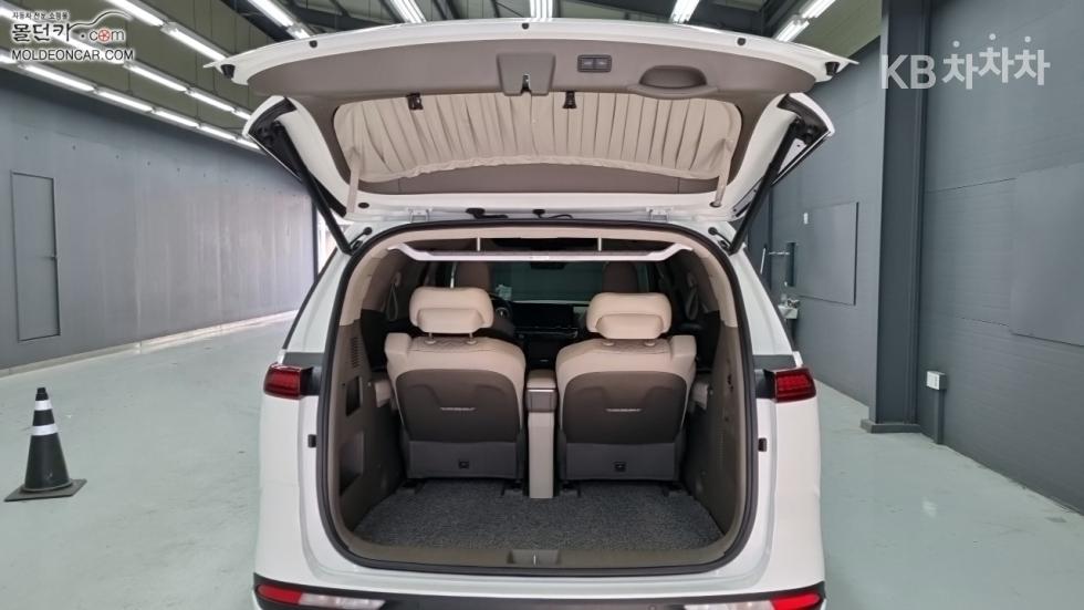 Kia Carnival — miniaturë 18