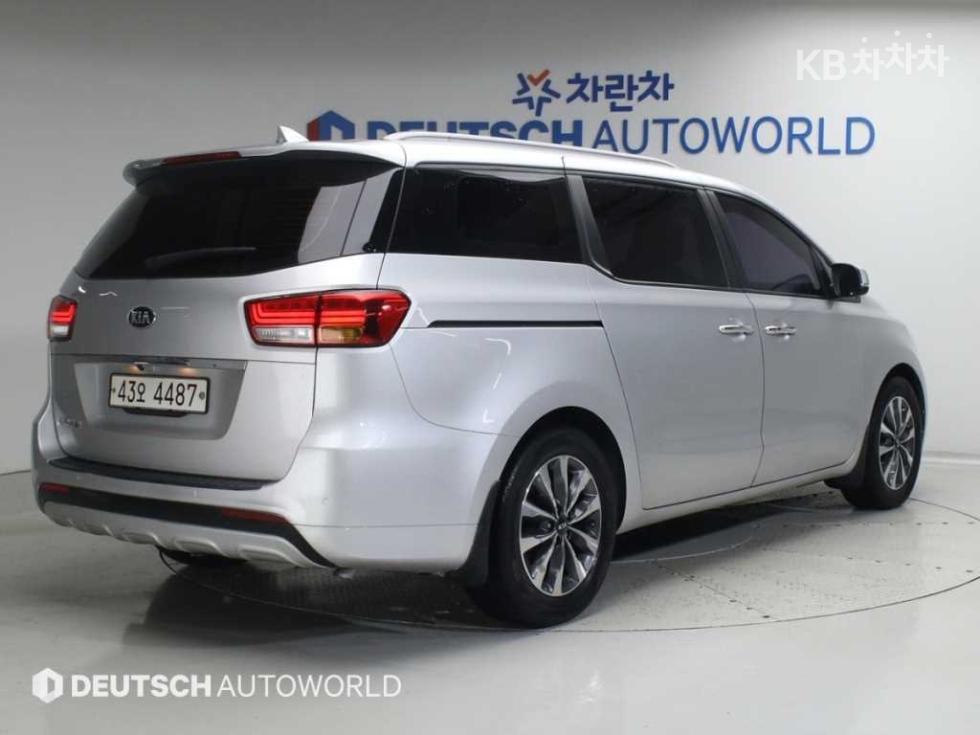 Kia Carnival — miniaturë 2