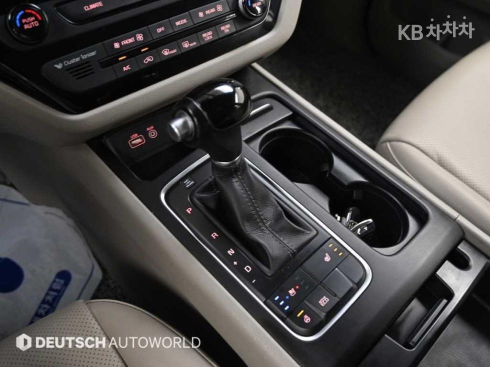 Kia Carnival — miniaturë 9