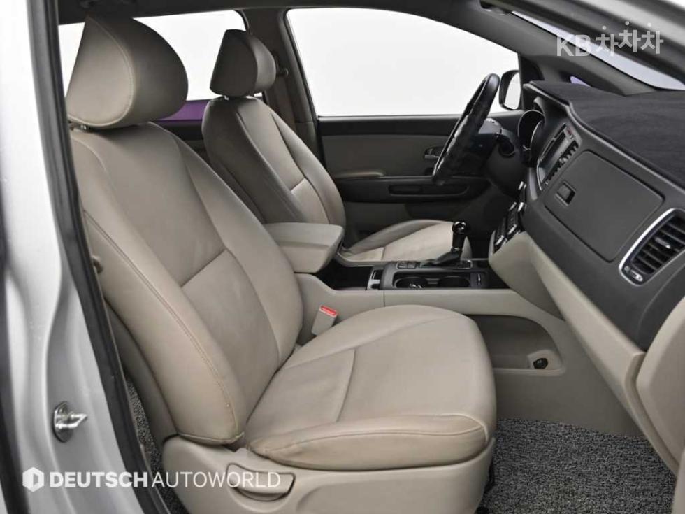 Kia Carnival — miniaturë 10