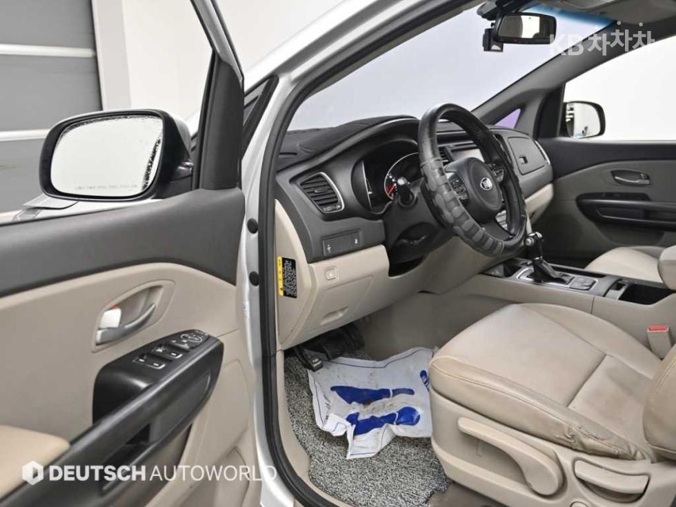 Kia Carnival — miniaturë 11