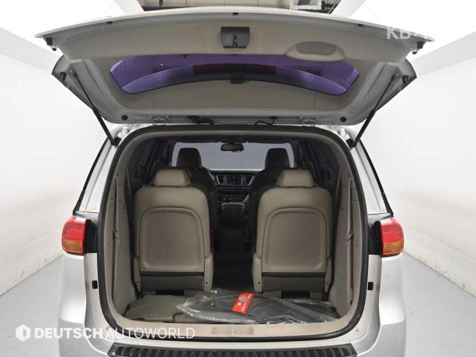 Kia Carnival — miniaturë 19