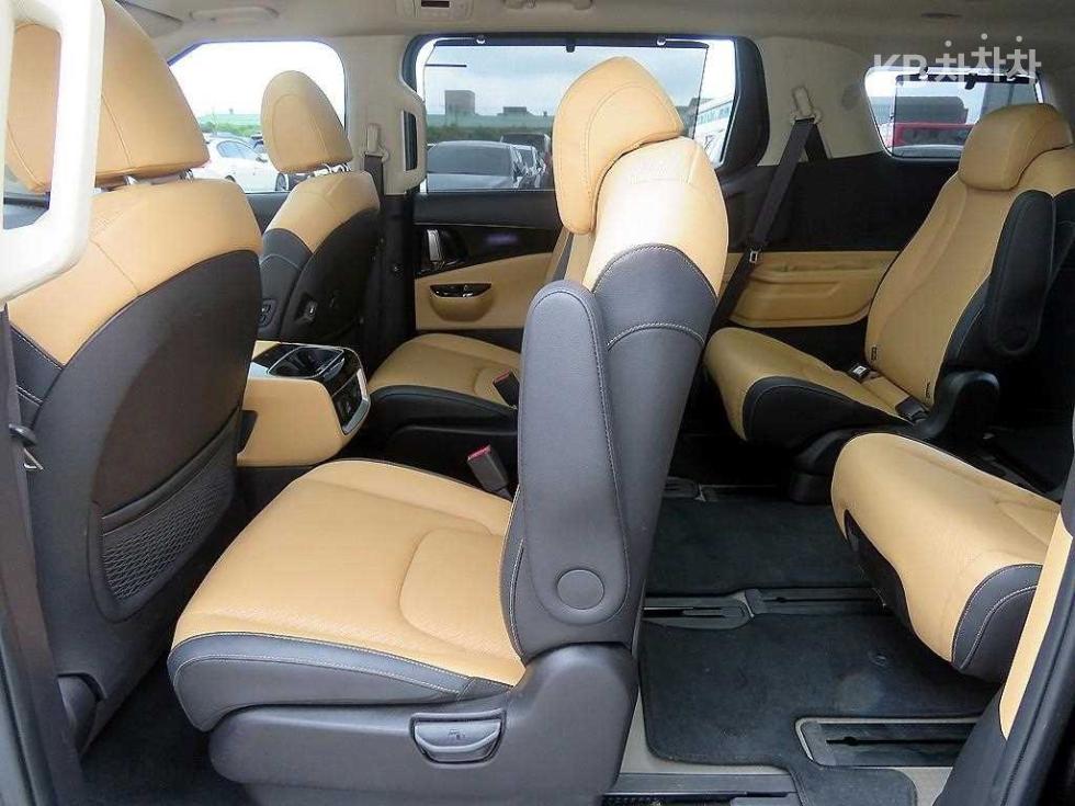 Kia Carnival — miniaturë 8