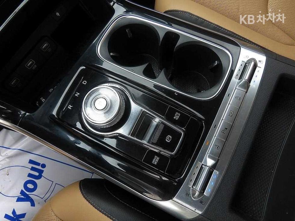 Kia Carnival — miniaturë 13
