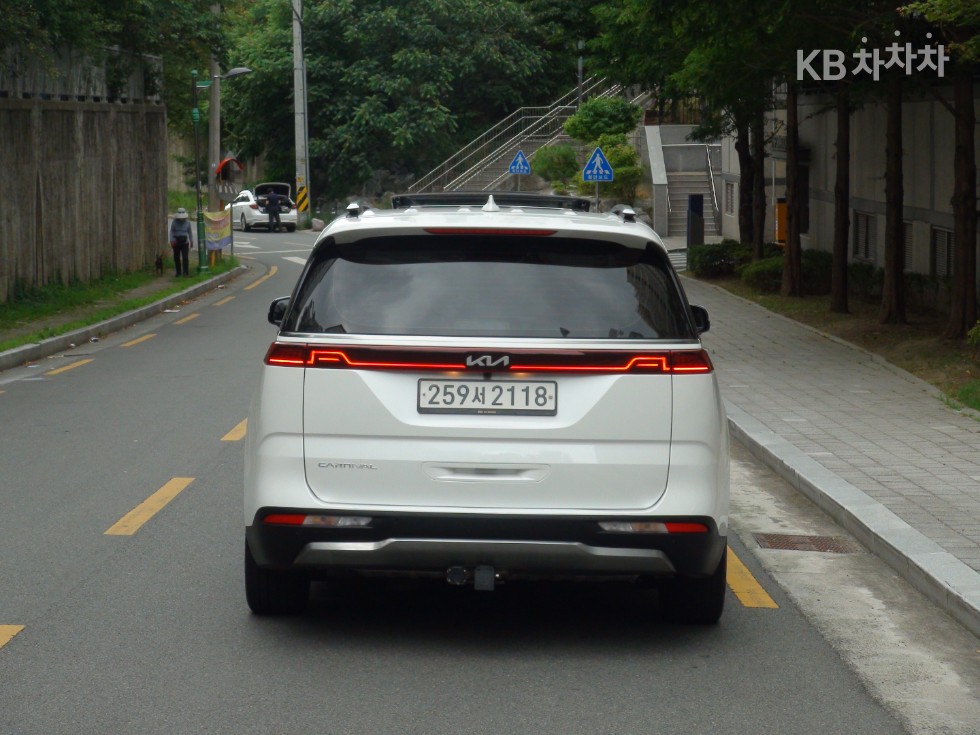 Kia Carnival — miniaturë 3