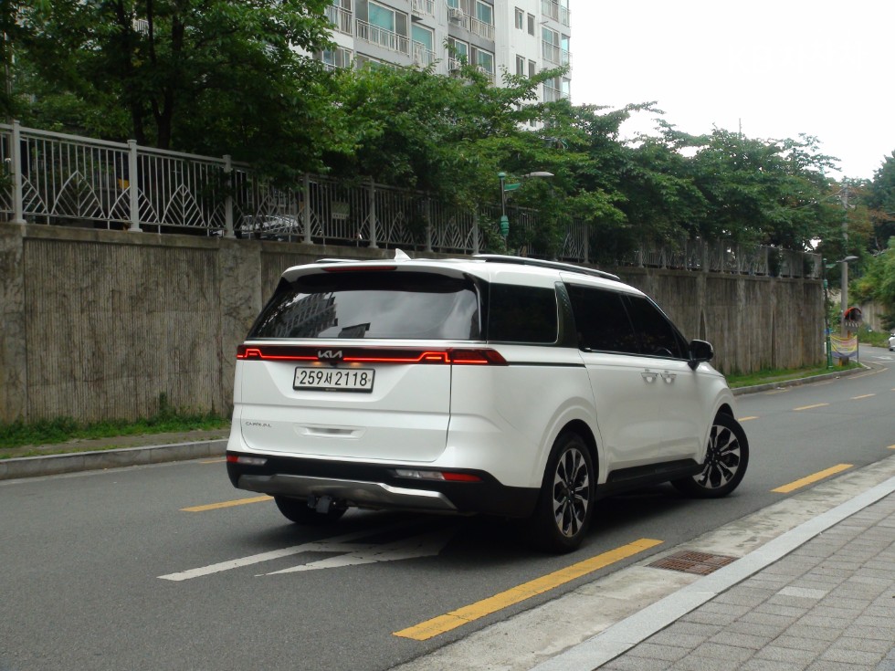 Kia Carnival — miniaturë 4