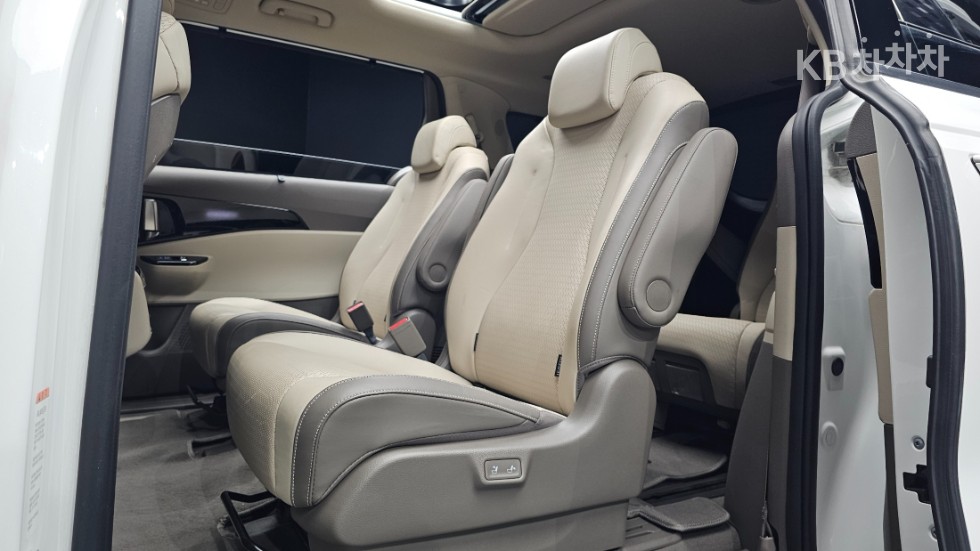 Kia Carnival — miniaturë 10