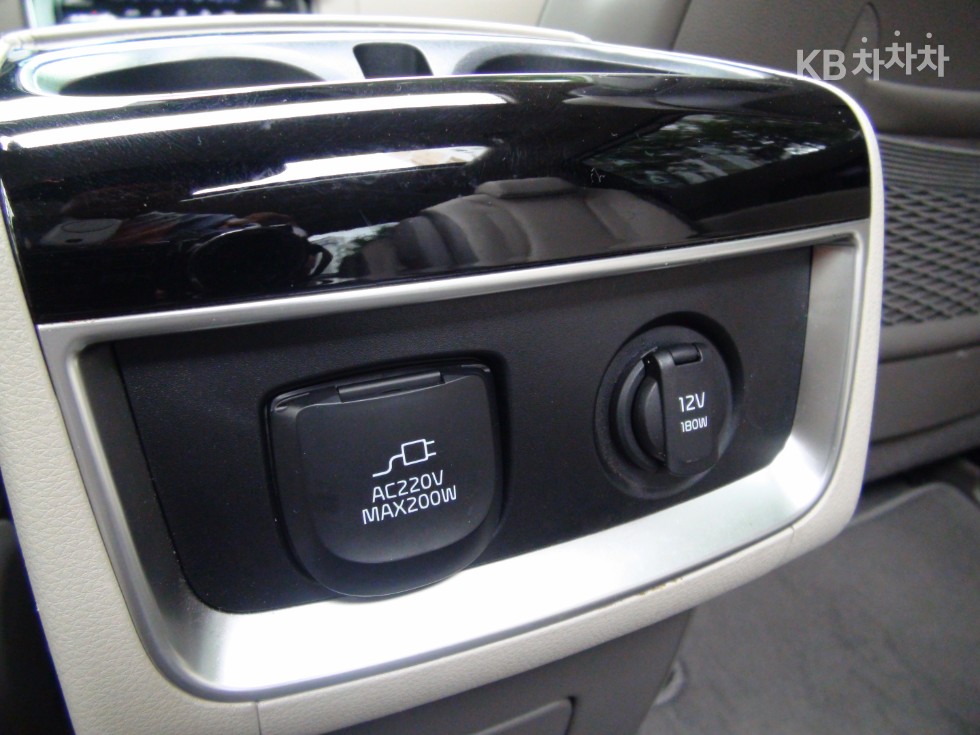 Kia Carnival — miniaturë 27